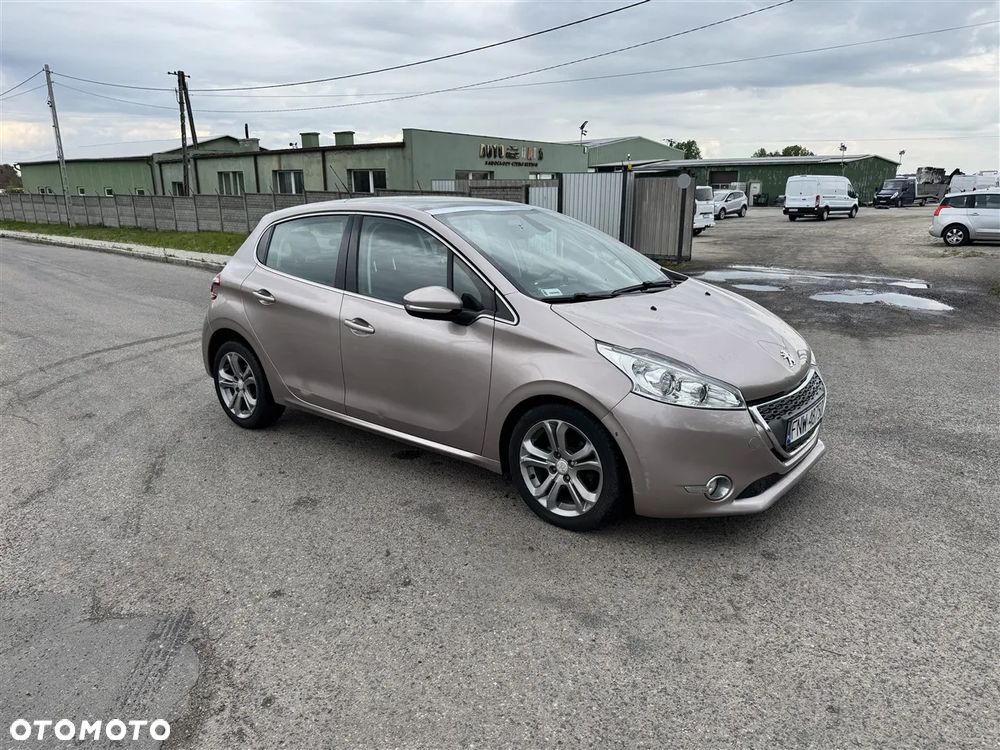 Peugeot 208 - 6