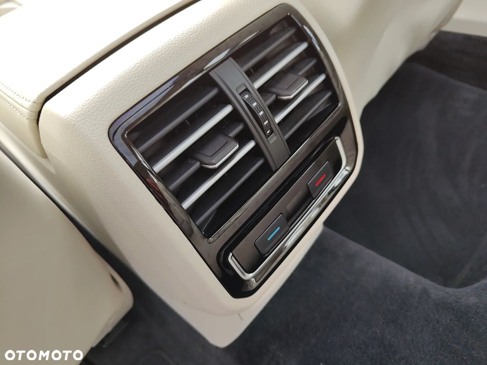 Volkswagen Passat - 20