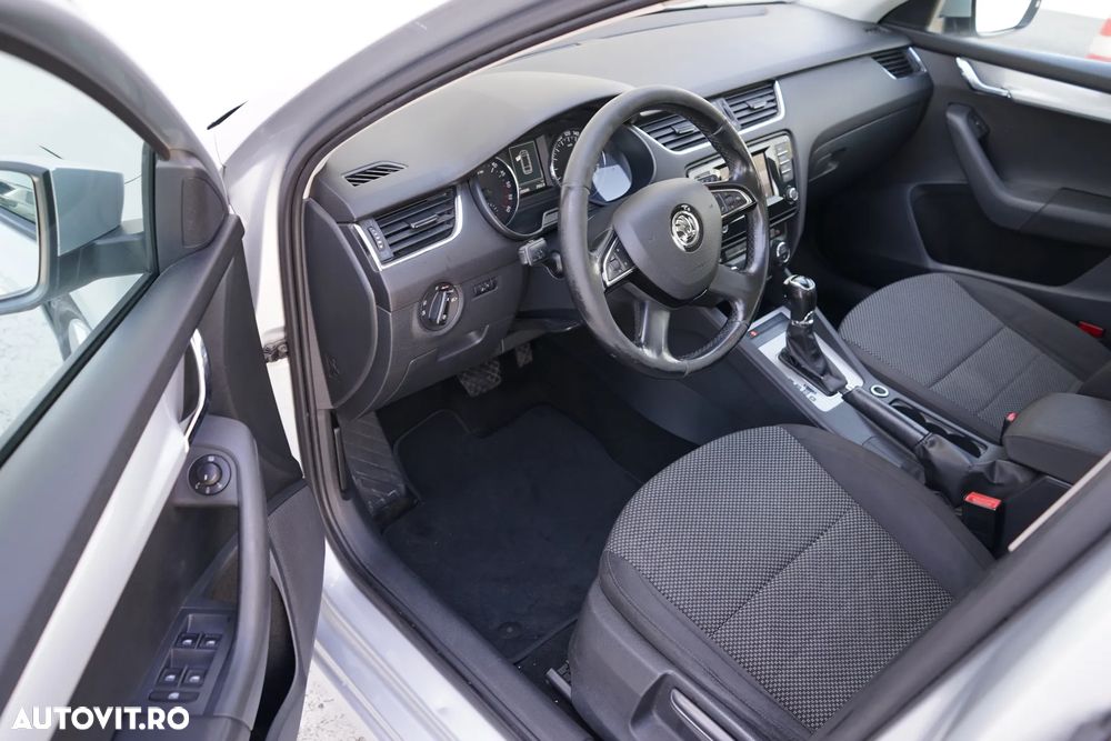 Skoda Octavia 2.0 TDI AMBITION DSG - 11