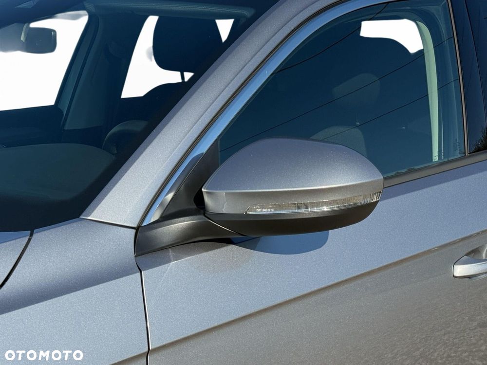 Volkswagen T-Roc - 10