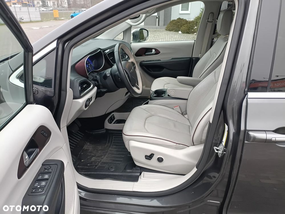 Chrysler Pacifica - 11