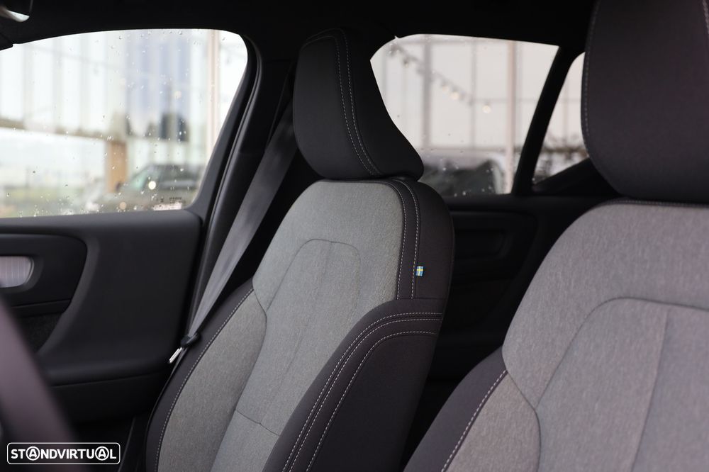 Volvo XC 40 2.0 B3 Plus Dark - 7