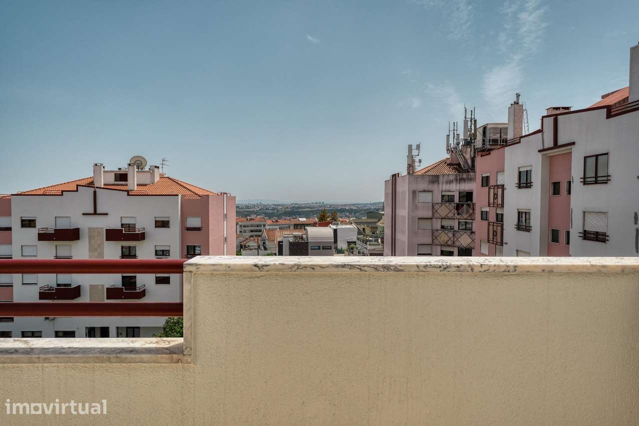 Apartamento T1 na Ramada com Garagem, Elevador e Varandas - Grande imagem: 4/24