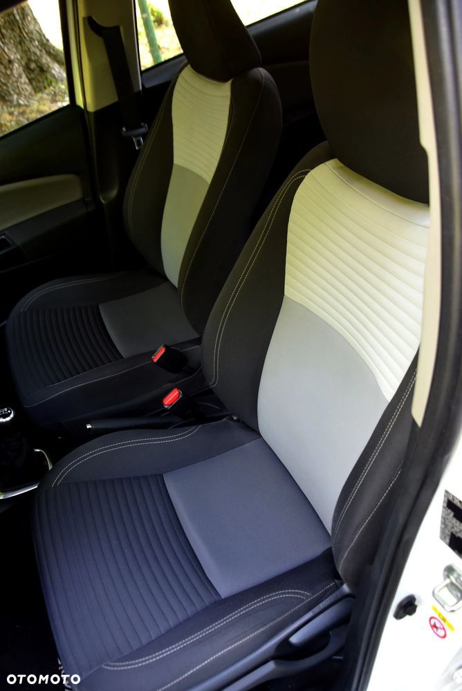 Toyota Yaris - 16