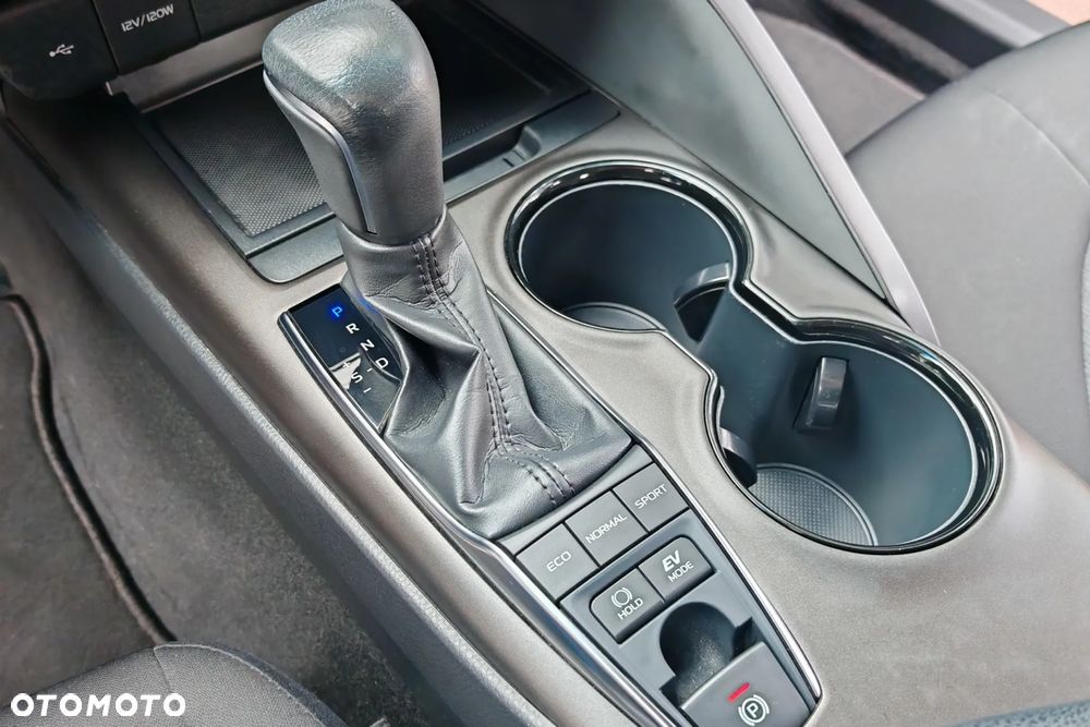 Toyota Camry 2.5 Hybrid Comfort CVT - 24