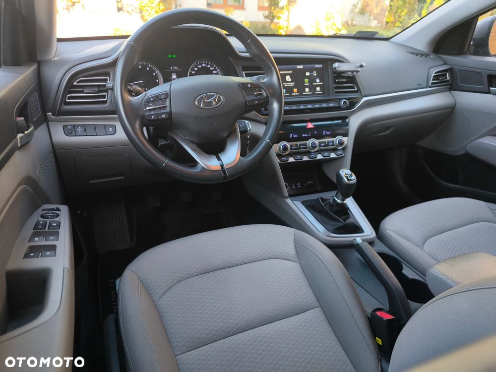 Hyundai Elantra - 16
