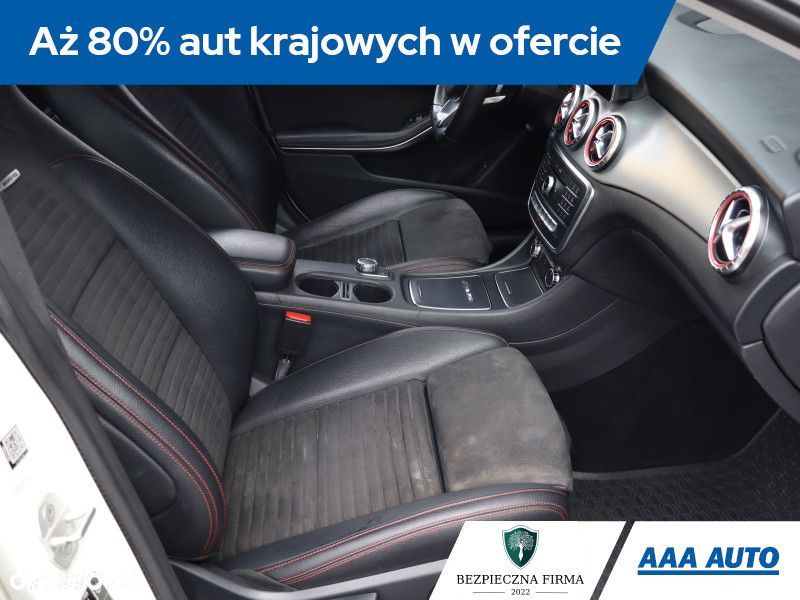 Mercedes-Benz CLA - 10