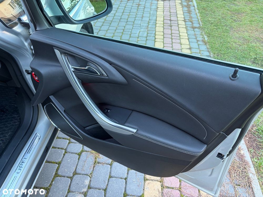 Opel Astra 2010 photo 4