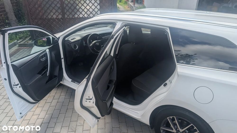 Toyota Auris - 12