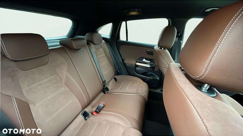 Mercedes-Benz GLA 200 AMG Line - 12