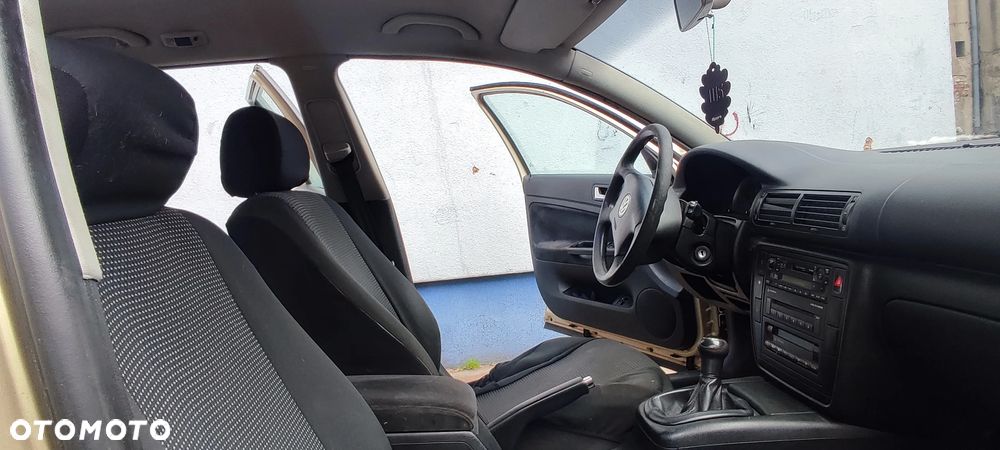 Volkswagen Passat - 11