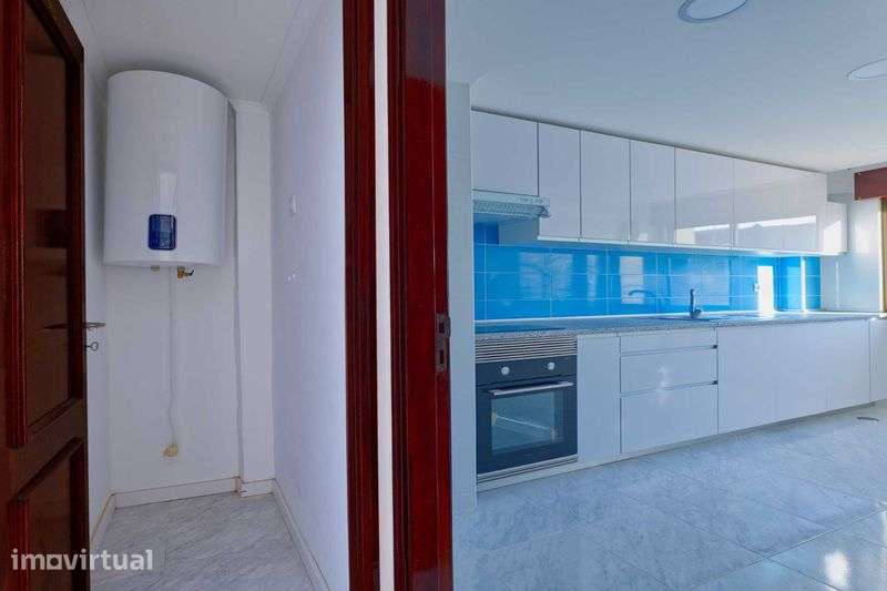 Amadora T2  - 1º Andar com garagem ( BOX) totalmente renovado - Grande imagem: 5/12