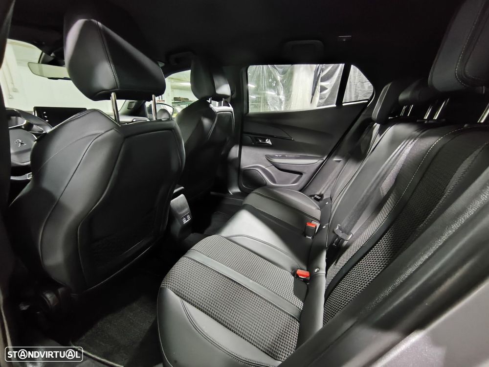 Peugeot e-2008 50 kWh GT - 17