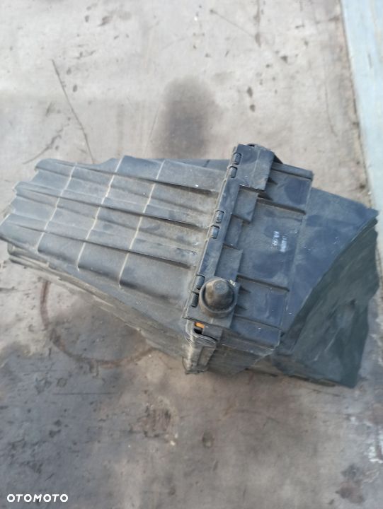 Filtr obudowa filtra powietrza VW T5 03-09 7H0129601 1.9 tdi - 3