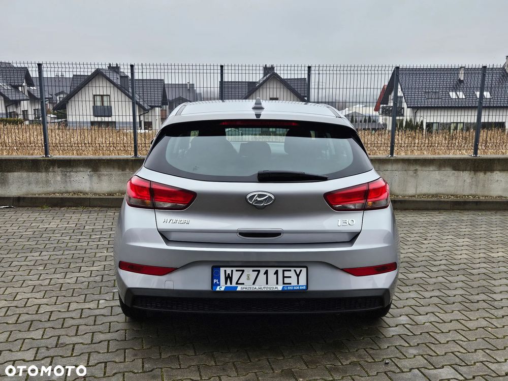 Hyundai i30 1.5 DPI Classic + - 5
