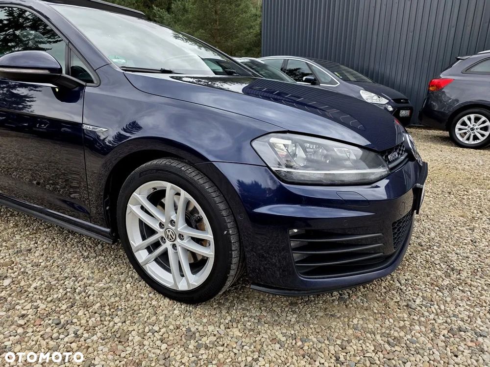 Volkswagen Golf - 22