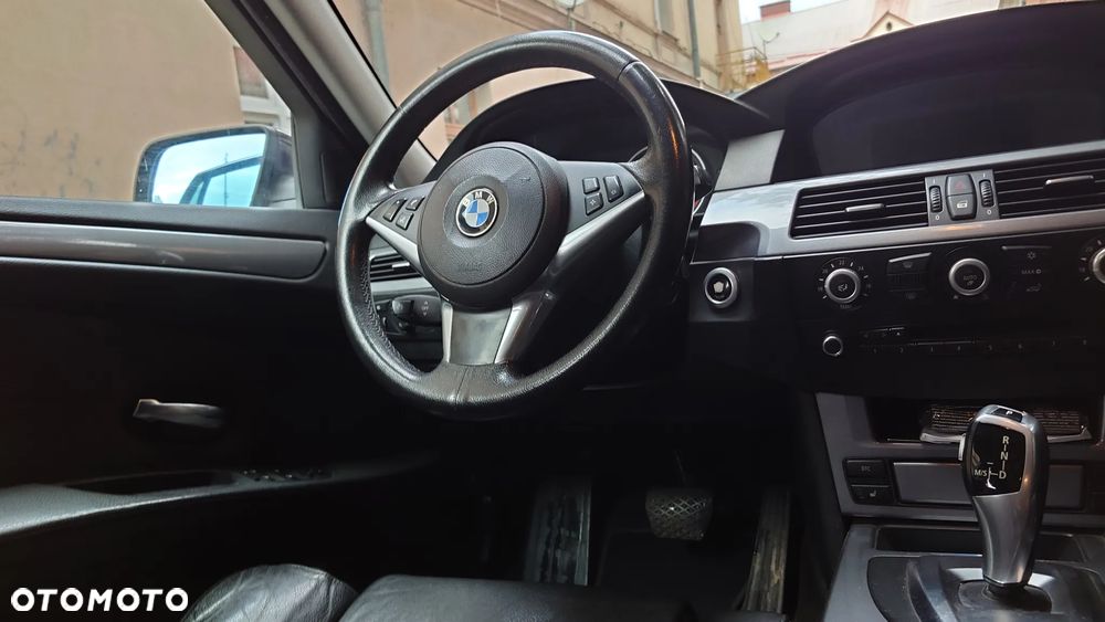 BMW Seria 5 525d xDrive Touring - 9
