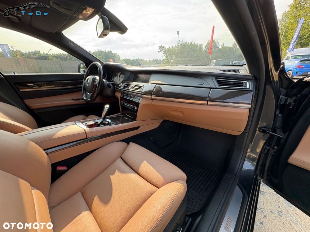 BMW Seria 7 750i L xDrive - 37
