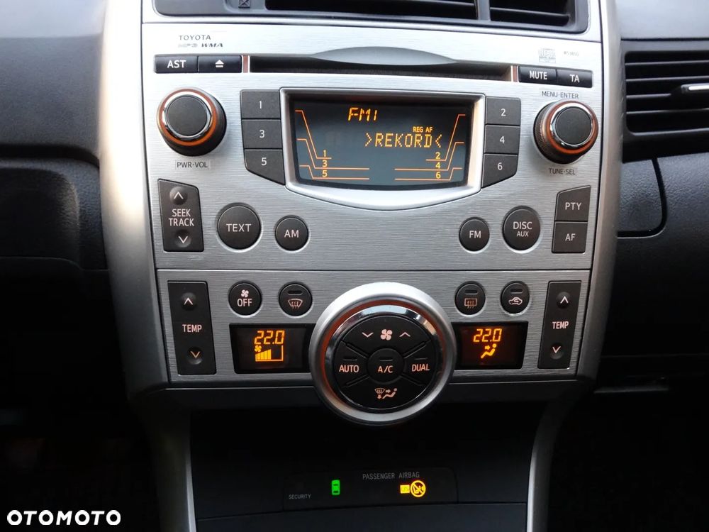 Toyota Verso 1.8 Sol - 22