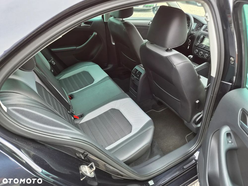 Volkswagen Jetta - 22