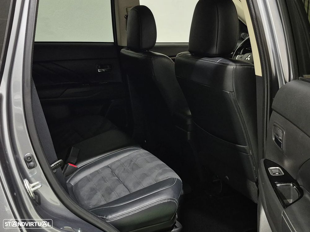 Mitsubishi Outlander 2.0 Intense Navi - 44