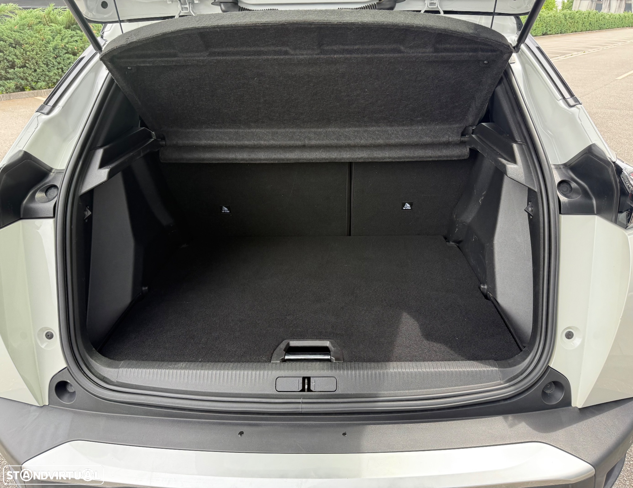 Peugeot 2008 1.2 PureTech GT Line EAT8 - 10