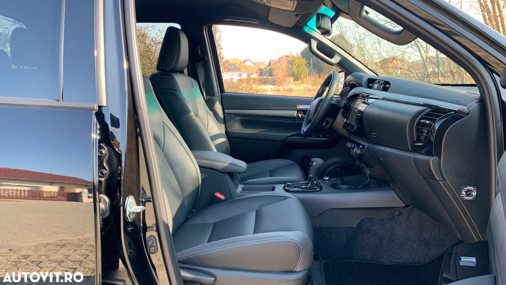 Toyota Hilux 2.8D 204CP 4x4 Double Cab AT MHEV Invincible Color Edition (3E5) - 21