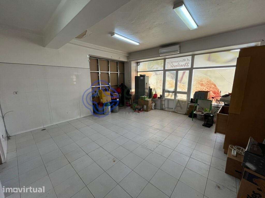 Loja Com possibilidade de Habitação T0 - Grande imagem: 3/15