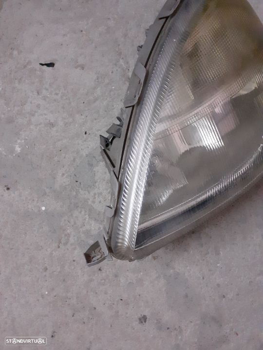 Farol lado passageiro mercedes classe a 170 ano 2000 - 2
