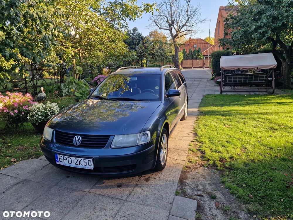 Volkswagen Passat - 1