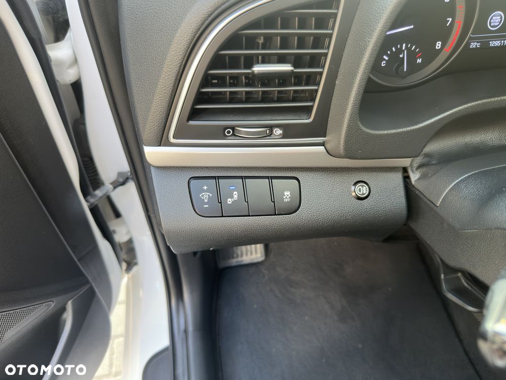 Hyundai Elantra - 27