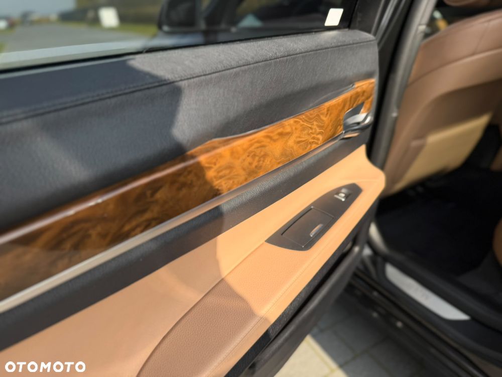 BMW Seria 7 - 21