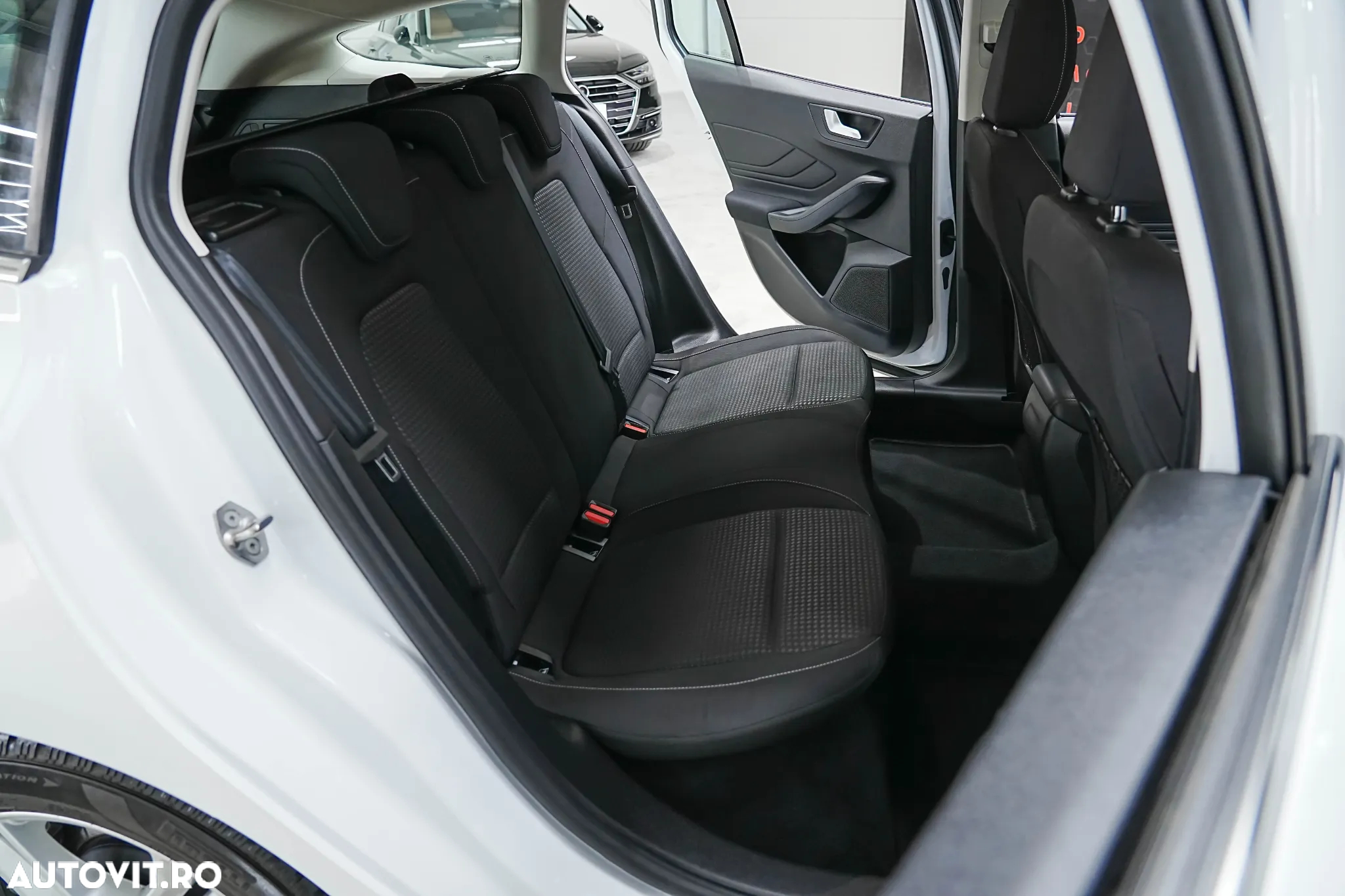 Ford Focus Turnier 1.5 EcoBlue Start-Stopp-System Aut. ACTIVE - 6