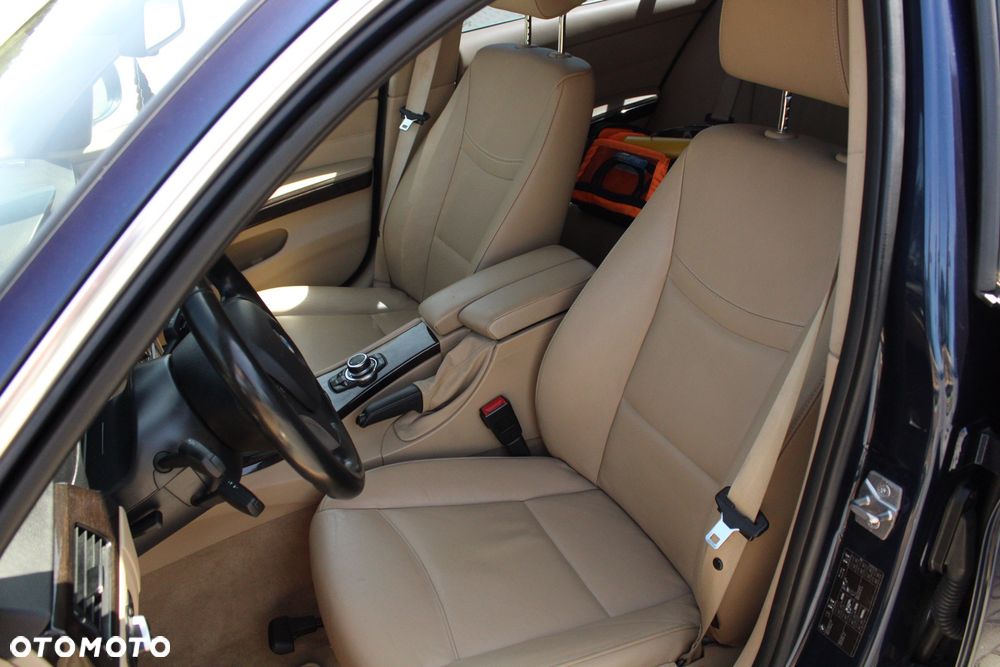BMW Seria 3 325i xDrive Edition Exclusive - 28