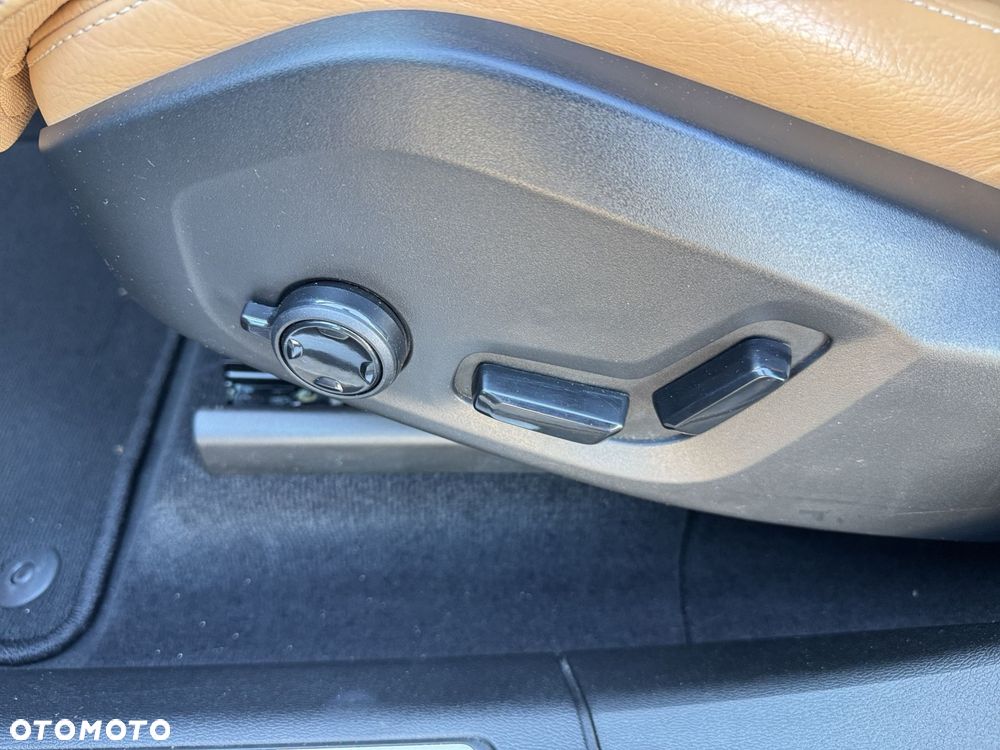 Volvo XC 60 D5 AWD Geartronic Inscription - 31