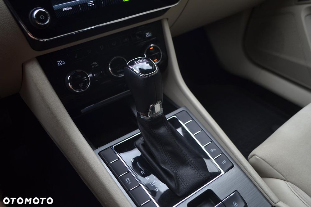 Skoda Superb 2.0 TDI SCR Style DSG - 22
