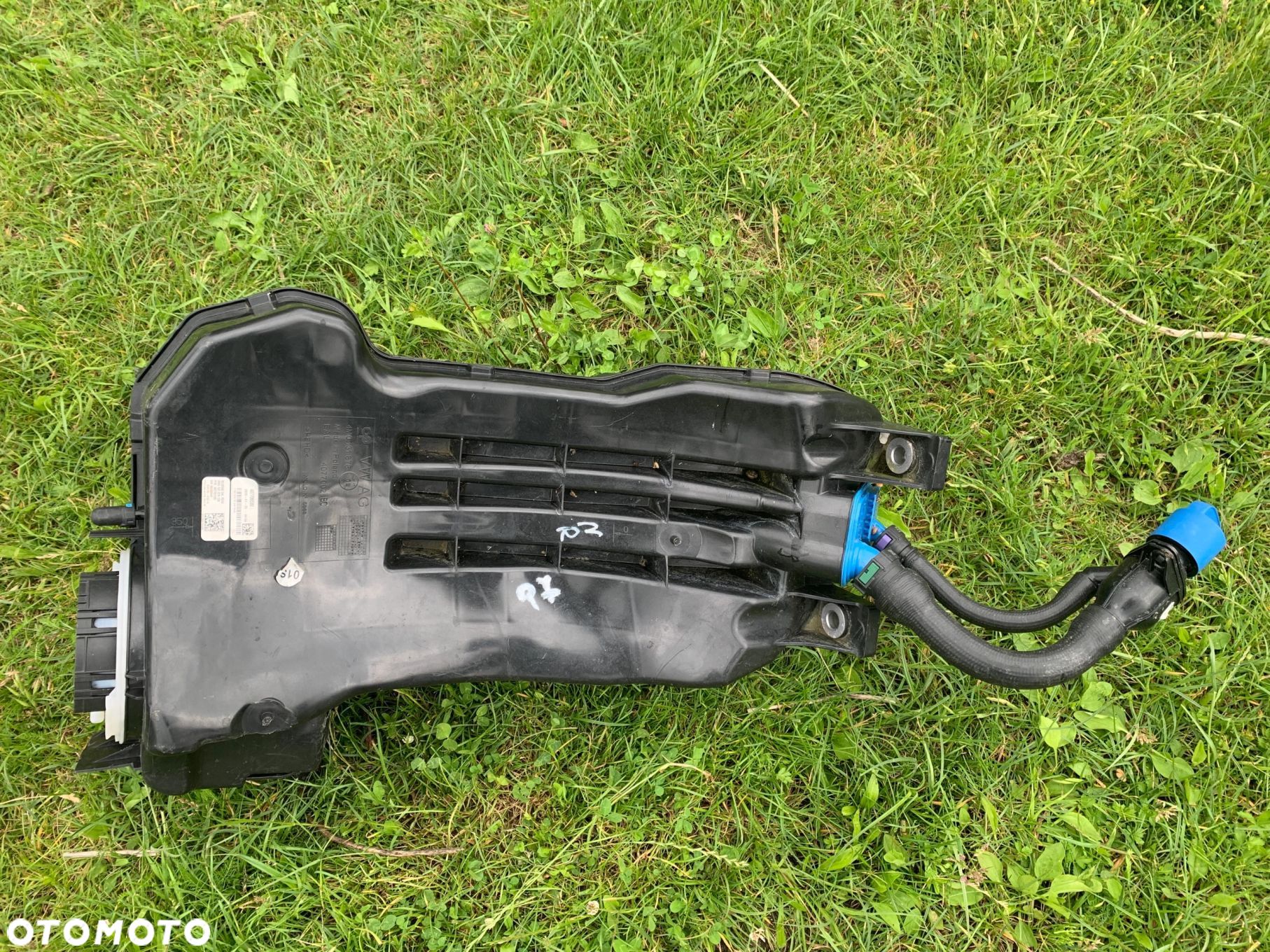ZBIORNIK ADBLUE AUDI Q7 Q8 4M0131878CM - 1