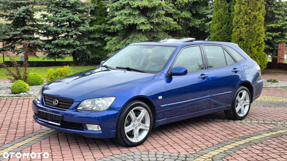 Lexus IS - 32