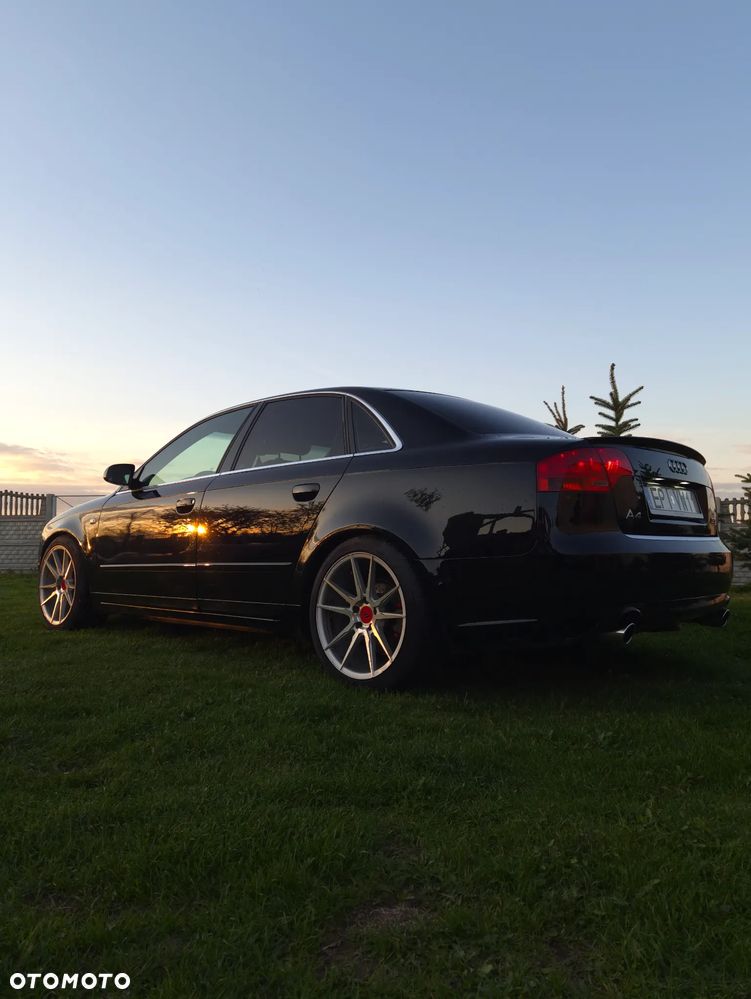 Audi A4 Limousine - 1