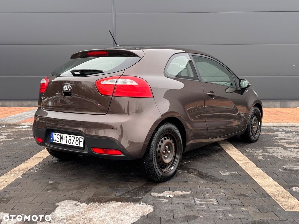 Kia Rio 1.4 L - 11