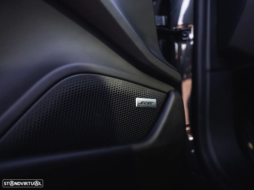 Porsche Taycan Cross Turismo 4 - 21