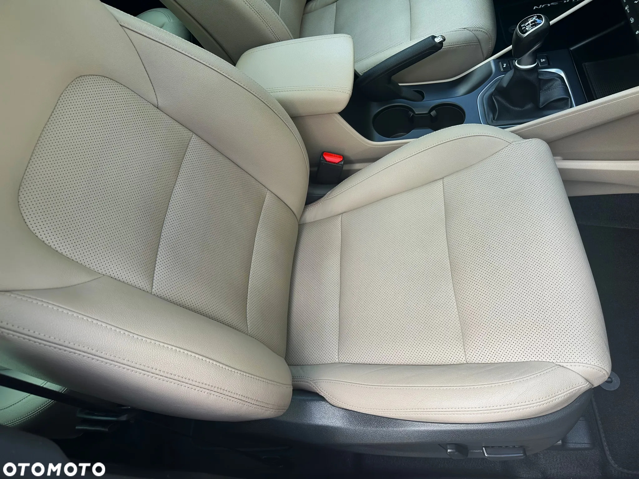 Hyundai Tucson 2.0 CRDI BlueDrive TourdePologne 2WD - 27