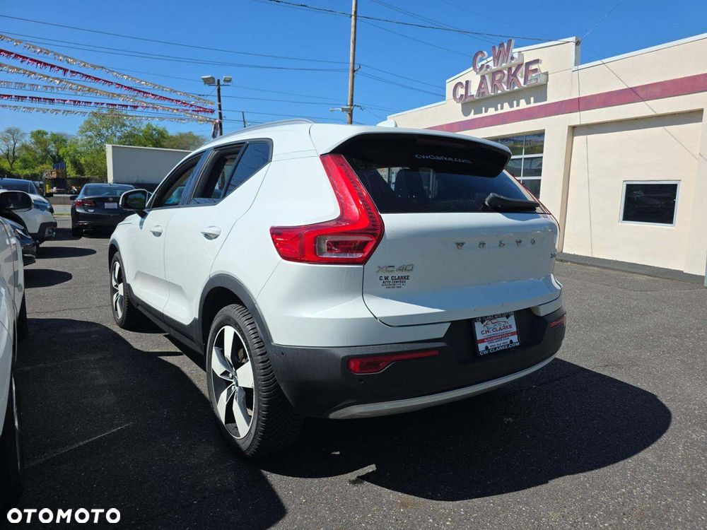 Volvo XC 40 T5 AWD Geartronic Momentum - 3