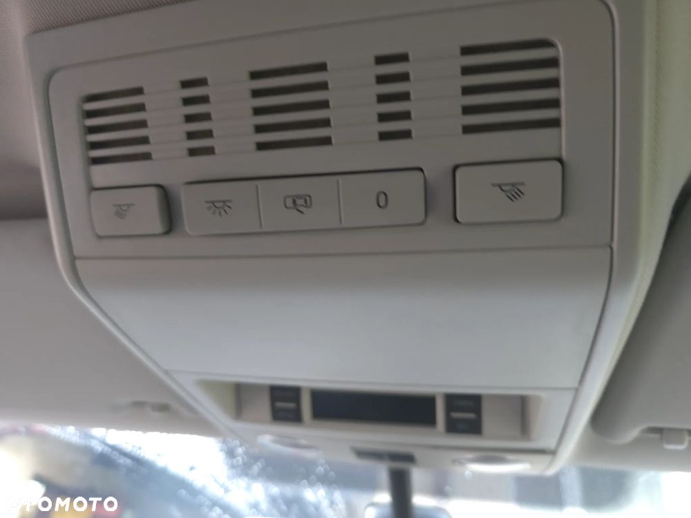 Volkswagen Multivan - 21