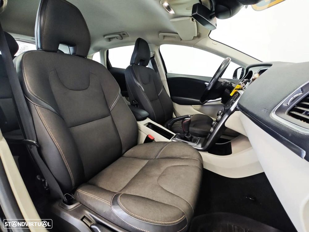 Volvo V40 Cross Country 1.6 D2 Momentum - 44
