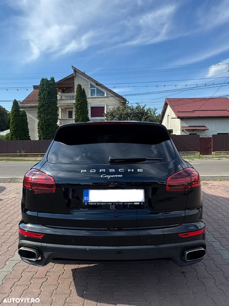 Porsche Cayenne 3.0 L V6 - 4