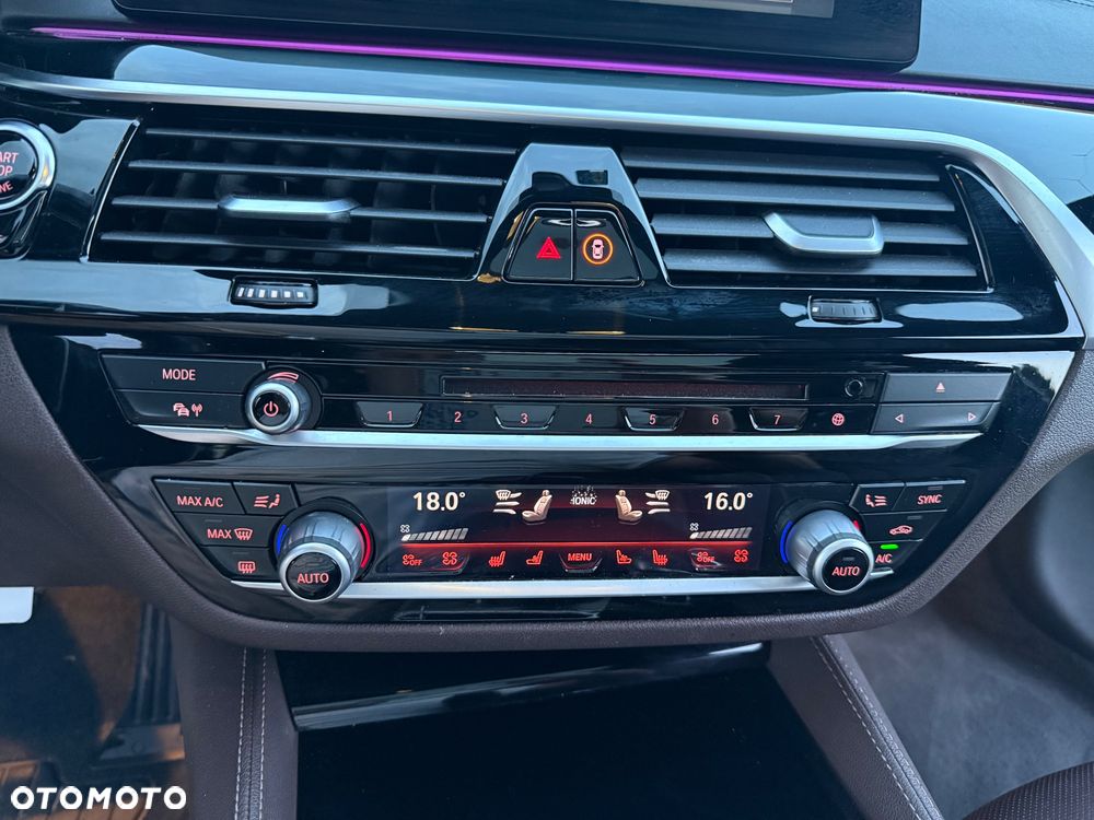 BMW Seria 5 540i xDrive Luxury Line sport - 16