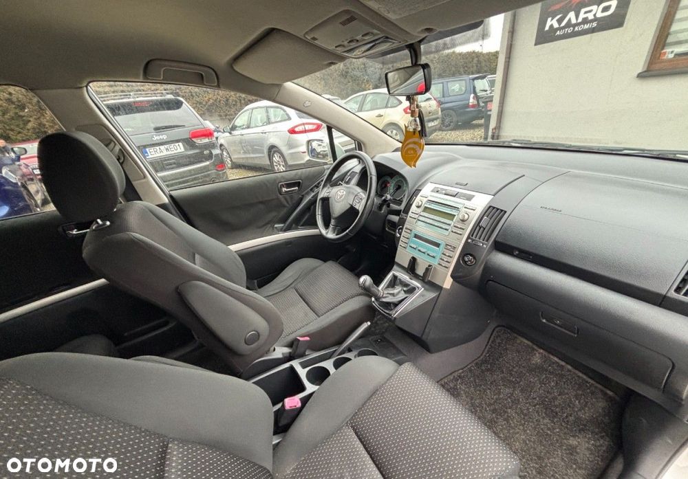 Toyota Corolla Verso - 14