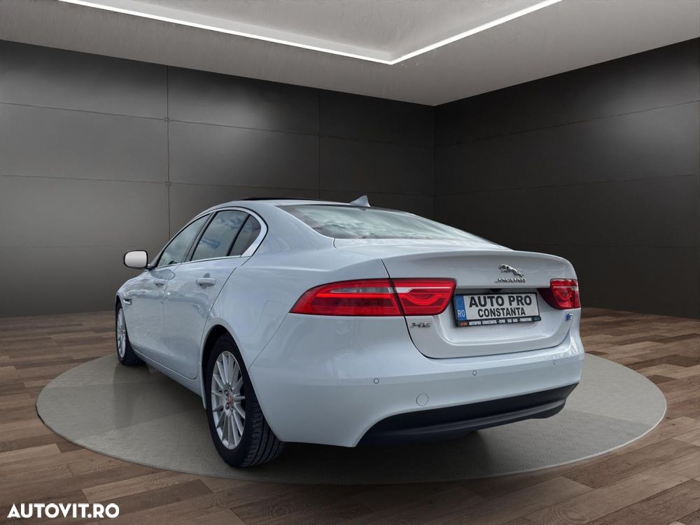Jaguar XE - 4