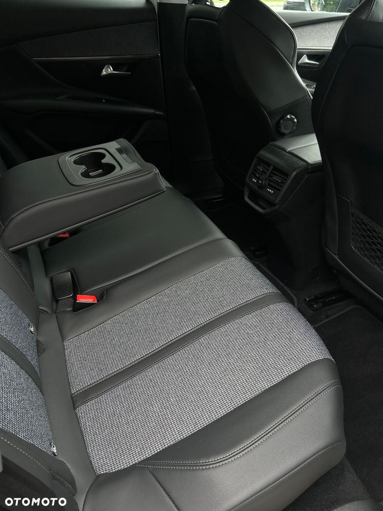 Peugeot 3008 PureTech 130 Stop & Start GPF EAT8 Allure - 29